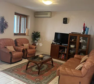 Malinska, apartman na sjajnoj lokaciji - Malinska, Malinska-Dubašnica