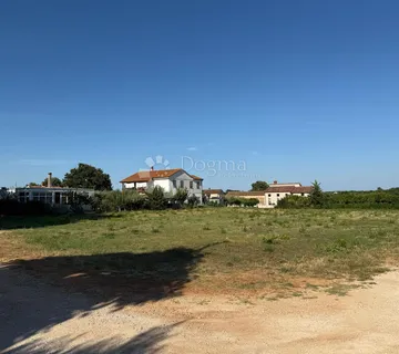 Lijepa pravilna građevinska parcela - Loborika - Loborika, Marčana