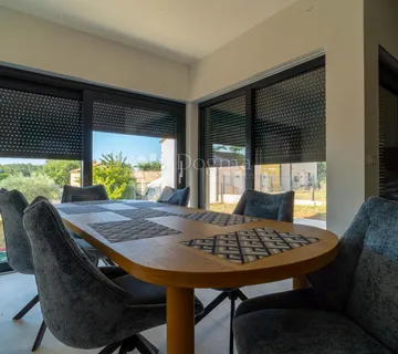 Dvojnica na 350m od mora - Novigrad