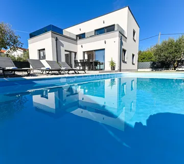 Moderna vila s bazenom i pogledom na more - Kaštel Novi, Kaštela