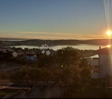 Građevinsko Zemljište S Projektom Za Villu - Trogir