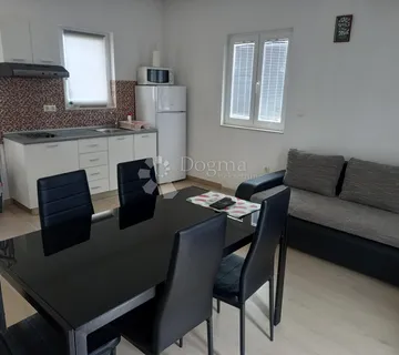 APARTMAN NIN-prvi red do mora - cover