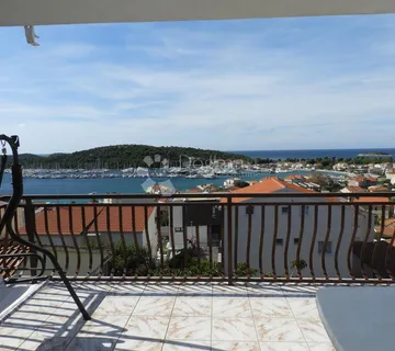 ROGOZNICA - Apartmanska kuća sa spektakularnim pogledom
