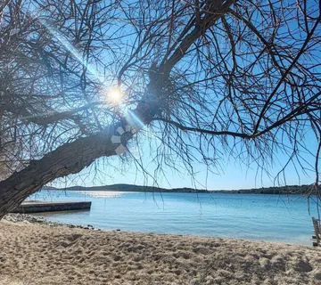 SRIMA - atraktivna  kuća u prvom redu do plaže s predivnim vrtom - cover