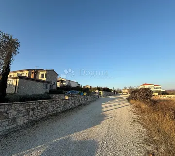 Sveti Lovreč, građevinsko zemljište 1.520m2-PRILIKA - Sveti Lovreč Pazenatički