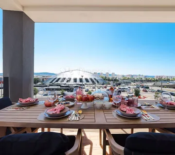 Dizajnerski Penthouse S Krovnom Terasom, Liftom I Garažom - Zadar