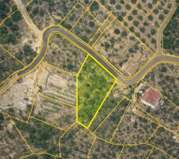 VODICE, Atraktivno građevinsko zemljište idealno za investiciju,1270 m2