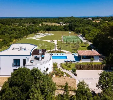 Jedinstvena vila na osami sa teniskim i golf terenom - Svetvinčenat