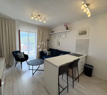 NA PRODAJU - PREDIVNO UREĐEN APARTMAN U MALINSKOJ - cover