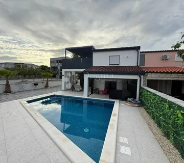 Luksuzni Apartman Prizemlje Otok Vir