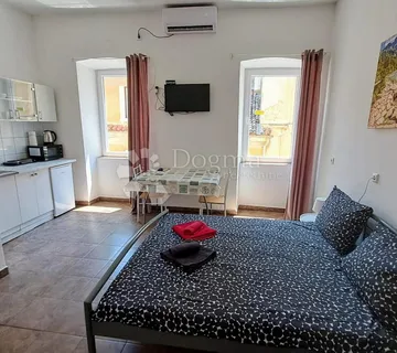 Četverosoban stan u centru Pule - 4 studio apartmana - Pula