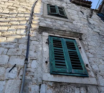 ŠIBENIK, RIVA – KAMENA KUĆA ZA RENOVACIJU I INVESTICIJU - cover