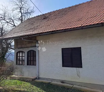 Povoljna viksa na vrhu brda - Glina