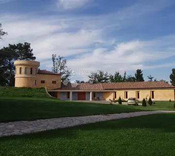 Vila vrhunske gradnje s velikom parcelom i potpunom privatnošću - Marčana