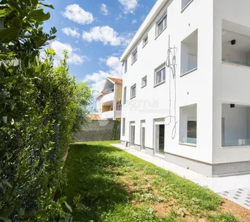 Biograd Na Moru - Stan S2 1. Kat Kompletno Namješten