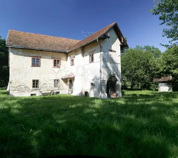 Impresivna barokna kurija okružena perivojem u Zagorju - Zagorska Sela