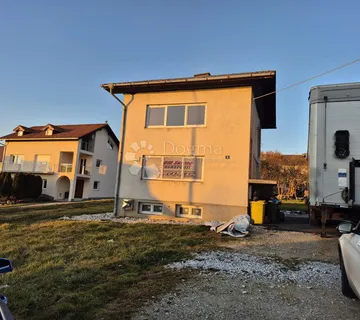 Kuća s velikom parcelom 1.071 m² u centru Konjščine - Konjščina
