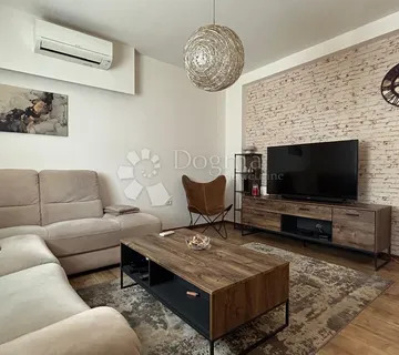 PREDIVNA RENOVIRANA KUĆA 160M2 - Šišan - Šišan, Ližnjan
