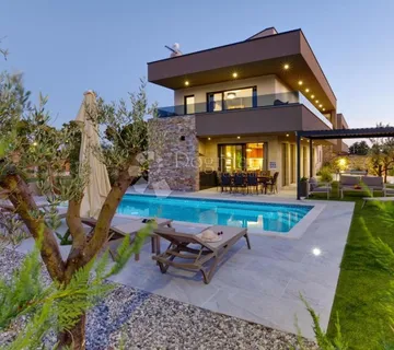 Nova villa s bazenom, saunom i jacuzzijem - Marčana