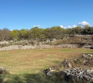 Atraktivno poljoprivredno zemljište u okolici grada Krka