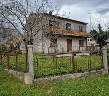 OBITELJSKA KATNICA ZA RENOVACIJU NA TOP LOKACIJI! - cover