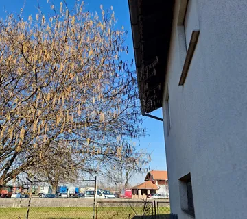 Velika kuća na odličnoj lokaciji - Glina