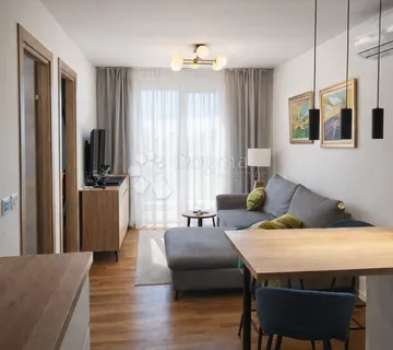 Jednosoban stan s namještajem po mjeri i garažom u Mejašima - Split