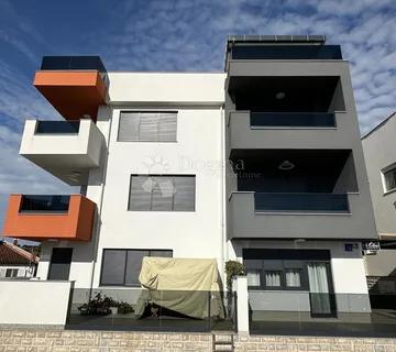 PENTHOUSE PETRČANE UZ MORE - cover