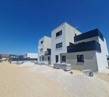 Vrsi - Novogradnja - Stan A S Bazenom 100,01 M2