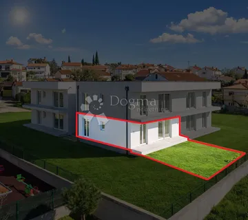 Umag ,atraktivan stan u prizemlju s pogledom na more i vrtom