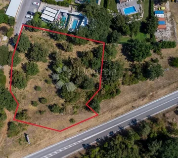 Isključivo u našoj agenciji! Atraktivno građevinsko zemljište 3.190 m² – Baderna - Baderna, Poreč