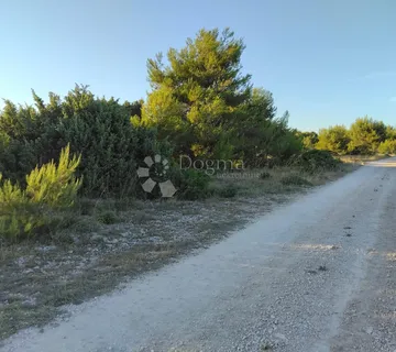 STRATEŠKA INVESTICIJA: Veliko zemljište 2632 m² unutar građevinske zone – Otok Vir