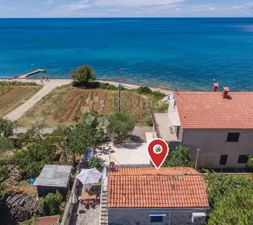 Umag okolica, kamena kuća 2 red mora