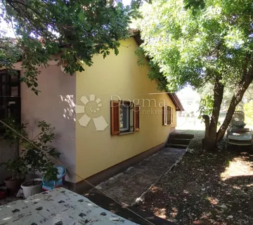 Samostojeća kuća s potencijalom za villu - Gajana, Vodnjan