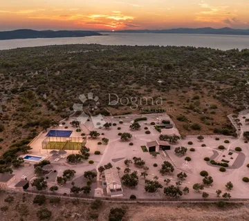 Brač,Milna - Luksuzna vila s bazenom i sportskim sadržajima - Bobovišća, Milna