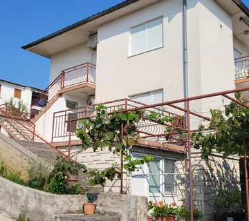 Samostojeća kuća blizu mora - Novi Vinodolski