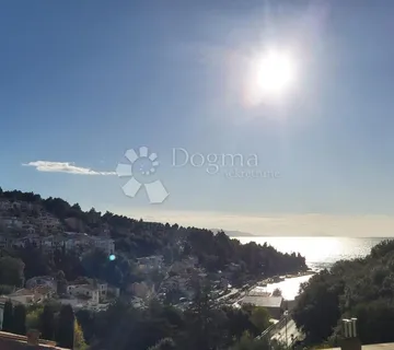 Prostrani stan s predivnim pogledom na more - Rabac, Labin