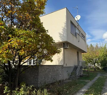 KUĆA S VELIKIM POTENCIJALOM - cover