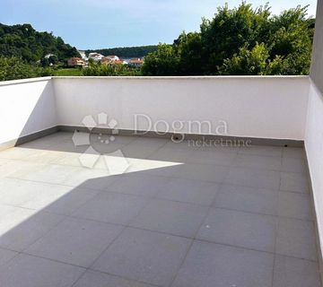 Mir i more – apartman na dvije etaže - cover