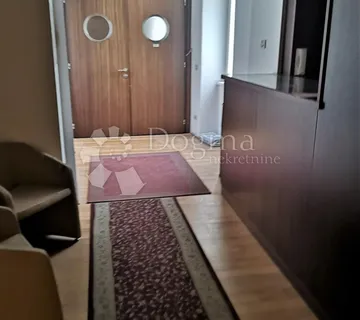 Poslovni prostor-kancelarije u zgradi sa liftom! - cover