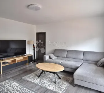 EKSKLUZIVNO! Prostrani dvosobni stan, 1/1, uporabna - cover