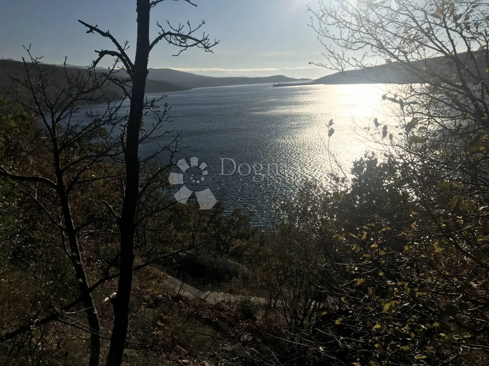 Odlično zemljište na 10 m od mora - cover