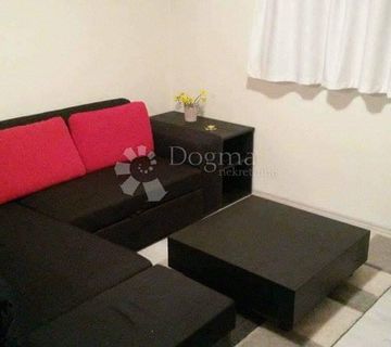 Kuća s dva stana i 8300 m² građevinskog zemljišta - cover