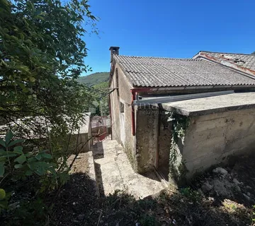 Kamena kućica u široj okolici riječkog centra - cover