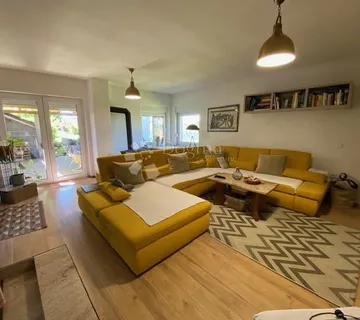 Obiteljska kuća s investicijskim potencijalom - cover