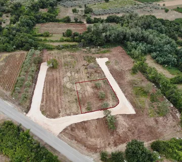 Brtonigla, atraktivno građevinsko zemljište blizu mora