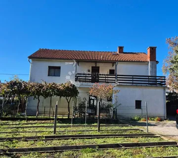 Rubeši, Kuća Za Najam Radnika - Kastav