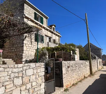 Kuća u nizu - Donje Selo, Šolta