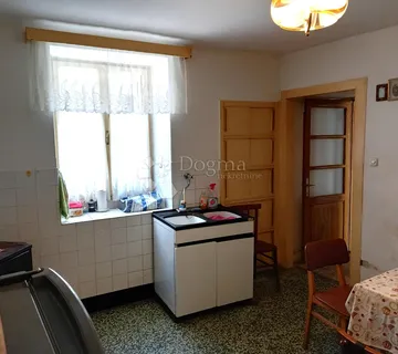 Klana, kuća u nizu