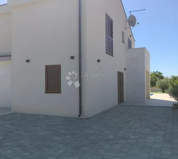 KVALITETNA NOVOGRADNJA U MURVICI: Moderna kuća s bazenom, 146 m² - cover